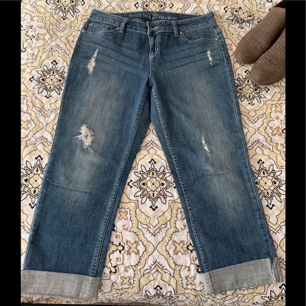Simply Vera Wang distressed Capri jeans w/cuffs.